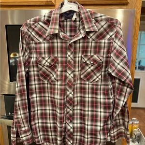 Vintage Wrangler Red and Black Casual Button Down Shirt 1970/80’s